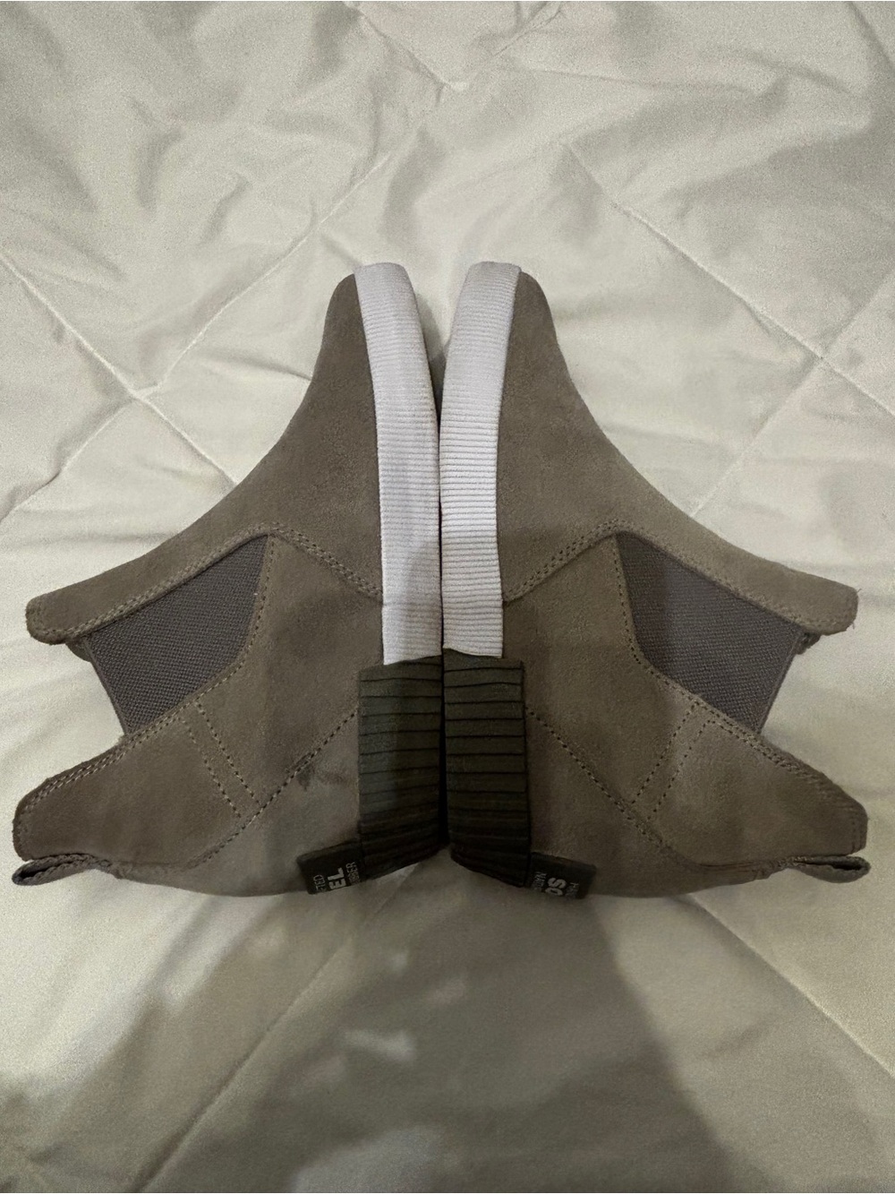 Sorel Out 'N About wedge booties w stylish grey suede upper & rubber soles,8.5